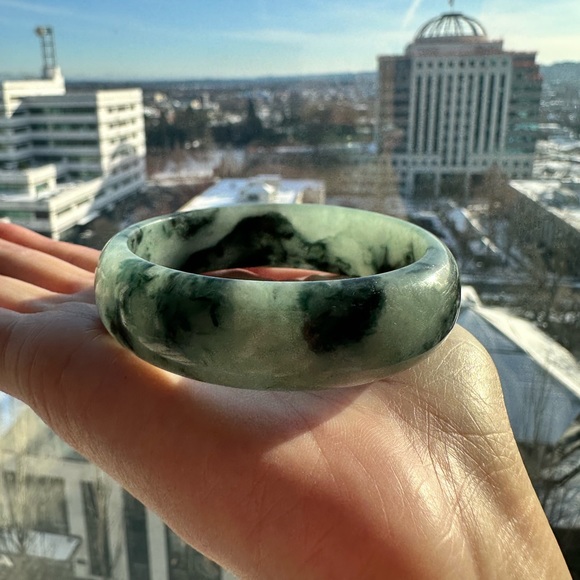 Jadeite Bangle diameter 57 mm - Picture 5 of 13